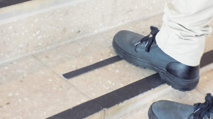 怎么能買到質量好的防滑膠帶？高質量防滑膠帶廠家直銷[昆山玉寰]