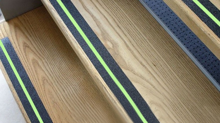 夜光防滑膠帶，學校晚間防滑小妙用！