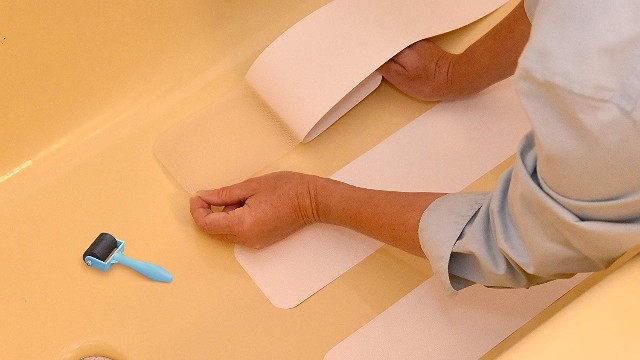 防滑膠帶新變化，家有老人孩子的，務(wù)必花三分鐘看看