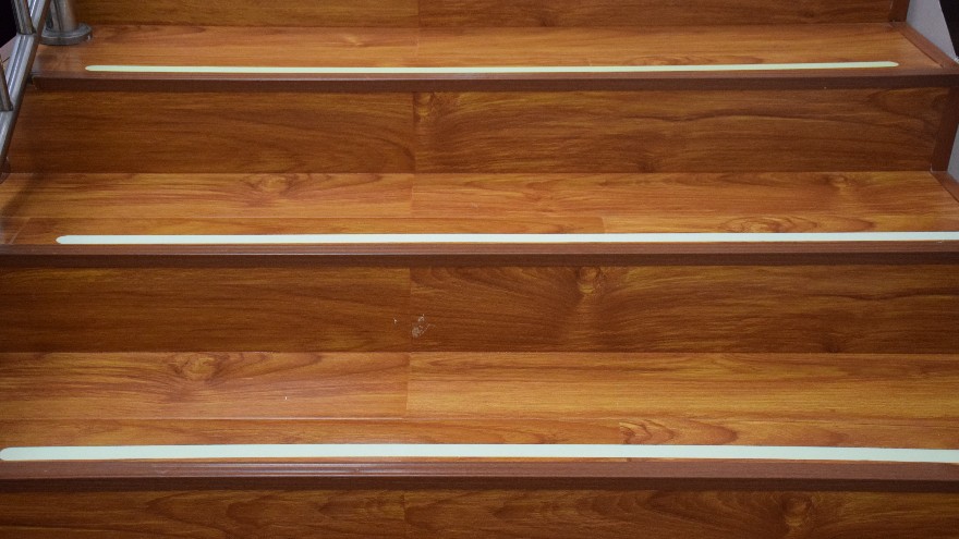 夜光樓梯防滑膠帶，用在學校正合適！