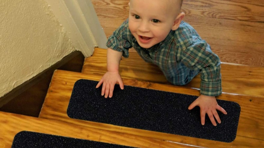 地面防滑如何解決？防滑膠帶來救場【昆山玉寰】