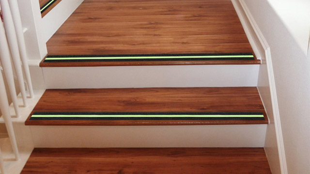 別等摔了才考慮防滑！玉寰防滑膠帶廠家有優(yōu)勢(shì)！