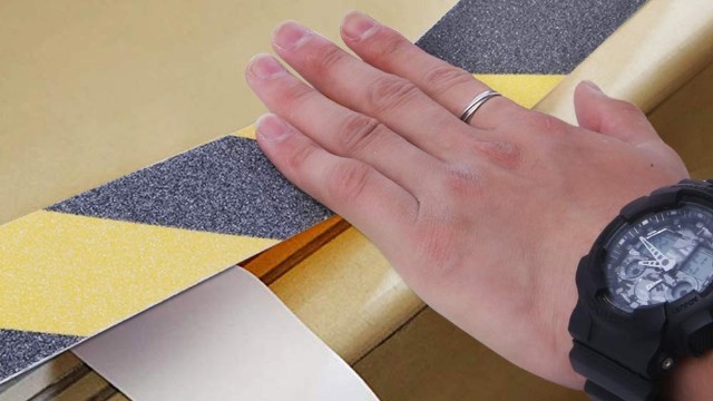 樓梯地磚防滑膠帶，讓走樓梯的你不再滑倒!